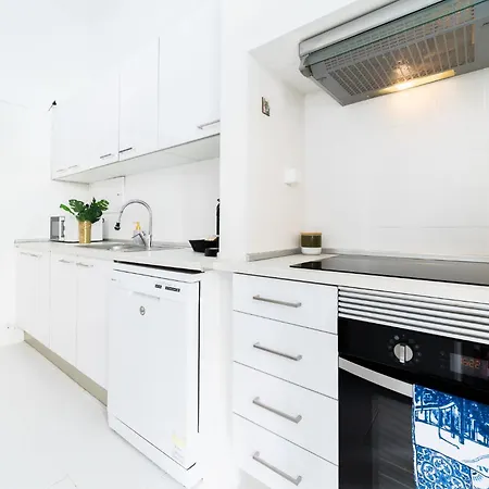 Peaceful 2-bedroom House With Garden At The Heart Of Benfica Nyaraló *