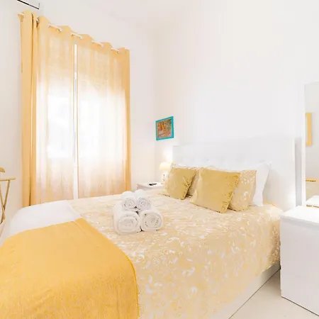 Peaceful 2-bedroom House With Garden At The Heart Of Benfica Hébergement de vacances