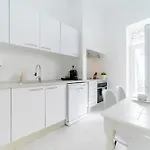 Peaceful 2-bedroom House With Garden At The Heart Of Benfica Lisboa