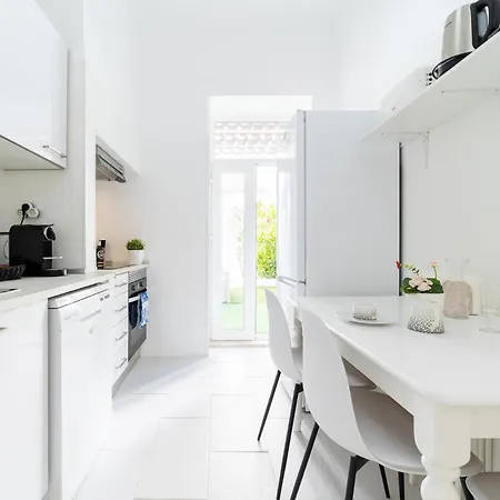 Peaceful 2-bedroom House With Garden At The Heart Of Benfica *